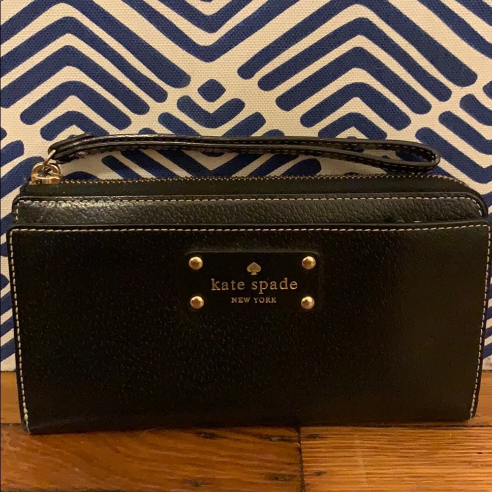 Black Kate Spade Tech Wristlet